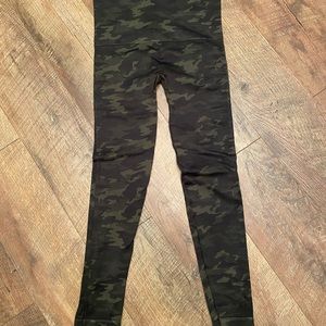 Women's Medium SPANX leggings